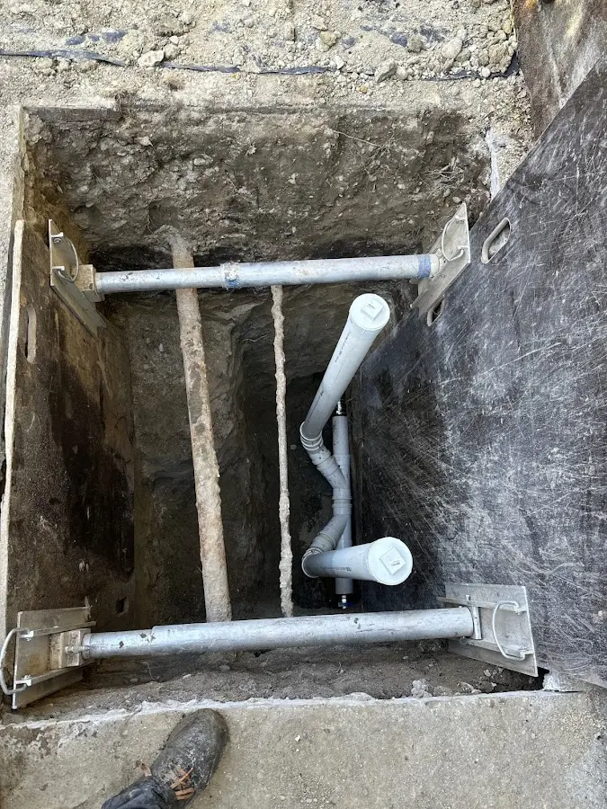 Experienced plumber completing Drain Cleaning work in Ingleside